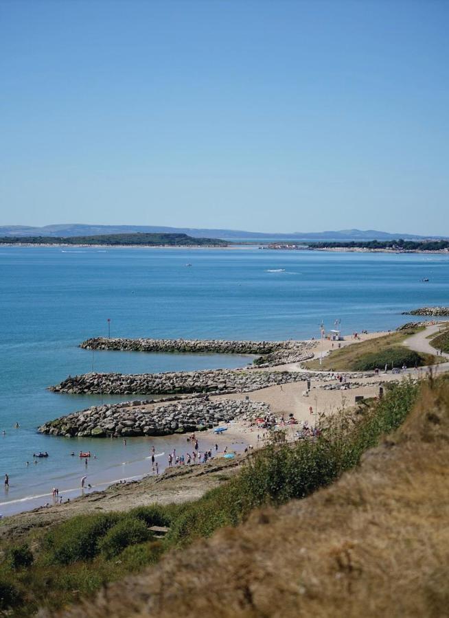 ホテル Bertie-By-The-Sea At Hoburne Naish ハイクリフ エクステリア 写真