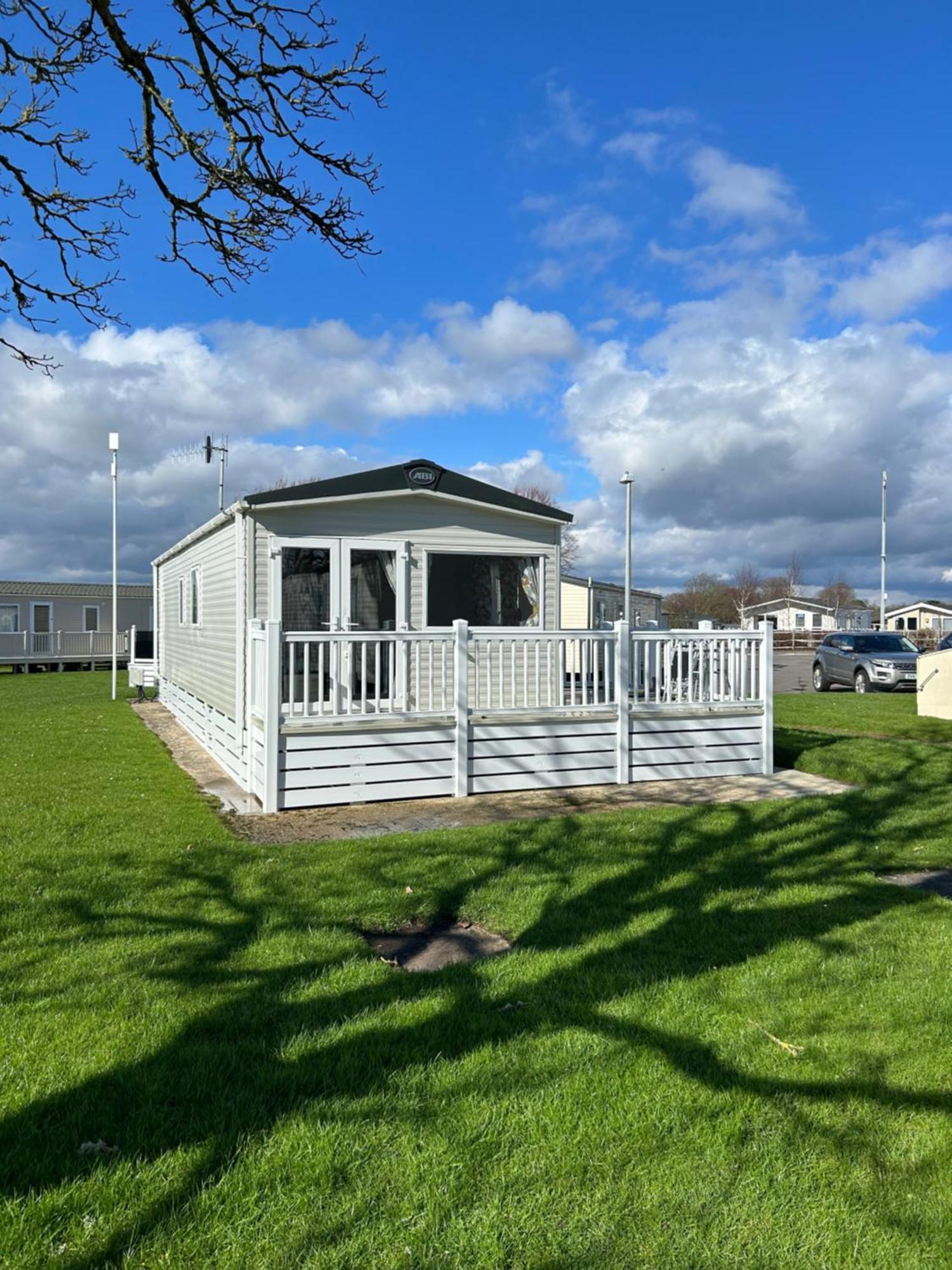 ホテル Bertie-By-The-Sea At Hoburne Naish ハイクリフ エクステリア 写真
